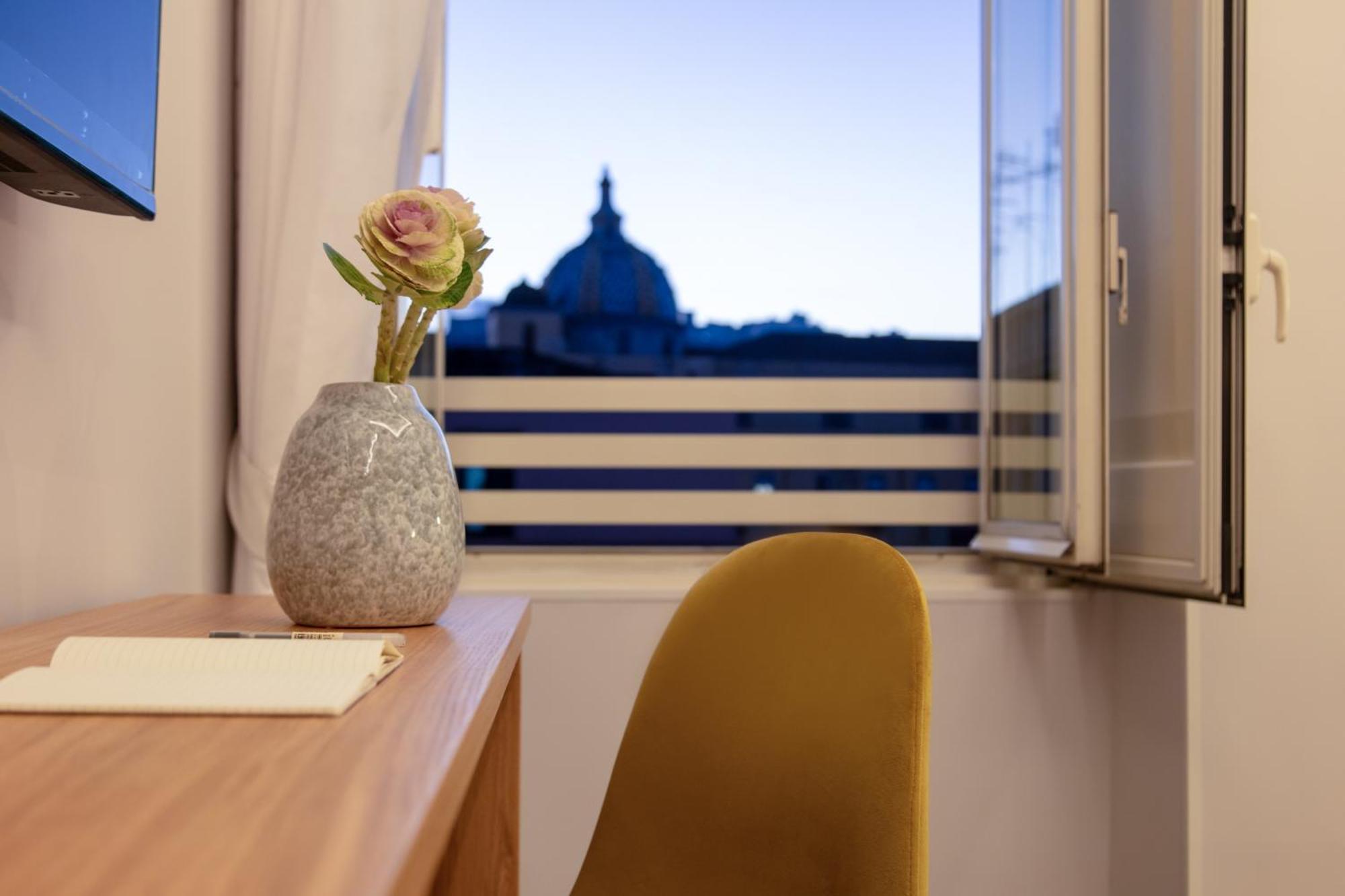 Main - Duomo Hotel Napoli Bagian luar foto
