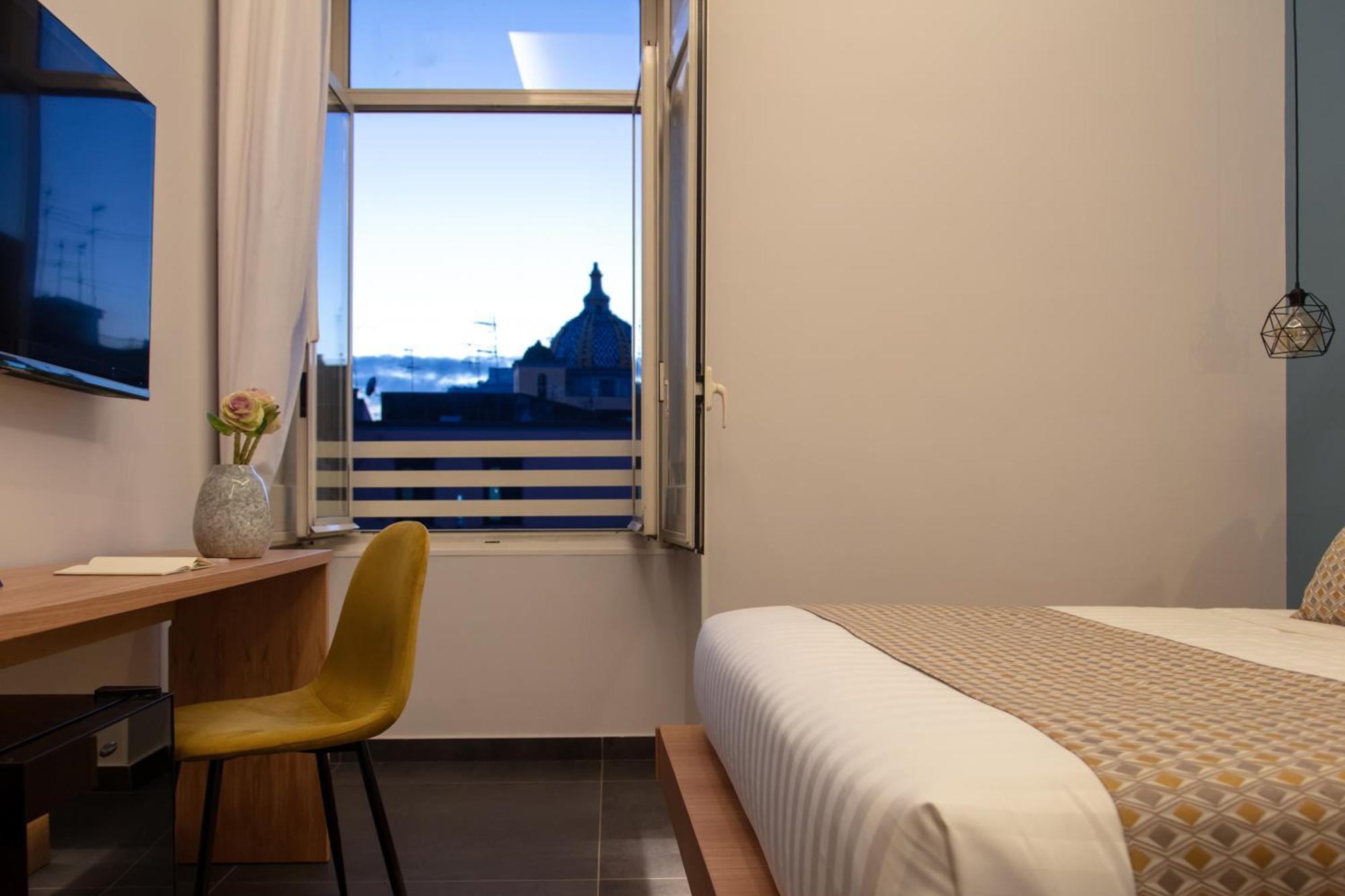 Main - Duomo Hotel Napoli Bagian luar foto